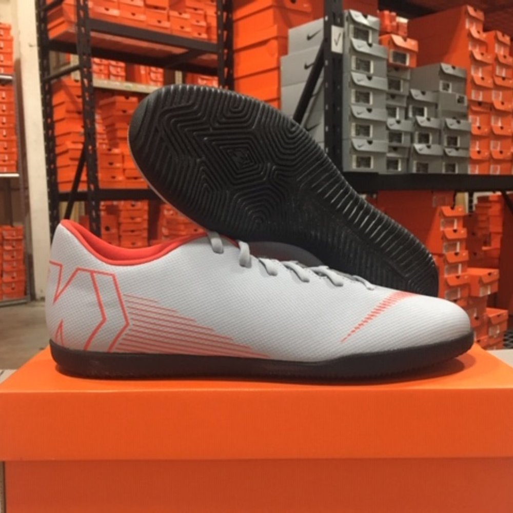 NEW! Nike Men's Vapor 12 Club IC Soccer Shoes!